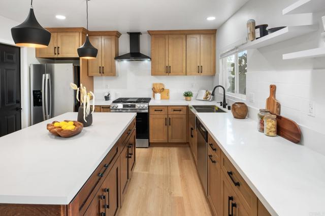 Detail Gallery Image 7 of 34 For 1429 Taylor Ave, Escondido,  CA 92027 - 3 Beds | 2 Baths