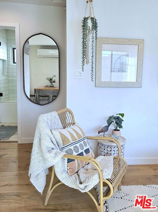 17 Sunset Avenue, Venice CA: https://media.crmls.org/mediaz/b7dce446-7754-4929-a057-1a86573f56d2.jpg