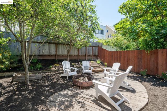 3116 Harrison St, Oakland CA: https://media.crmls.org/mediaz/b7dd211a-1b30-436e-aa24-94e9de44ffd2.jpg