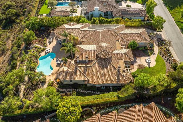 4695 Rancho Verde Trl, San Diego CA: https://media.crmls.org/mediaz/b7dd24a4-3c2d-427e-942f-bf3991c7b92e.jpg