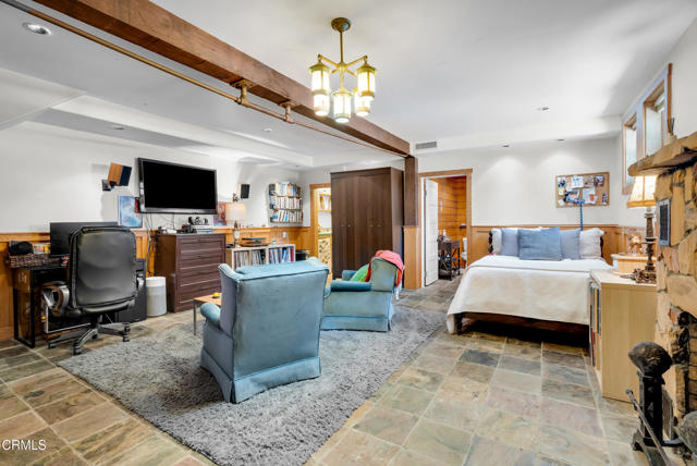 600 Woodland Drive, Sierra Madre CA: https://media.crmls.org/mediaz/b7dd9976-ac61-46c4-bdd6-4f147c7dd015.jpg