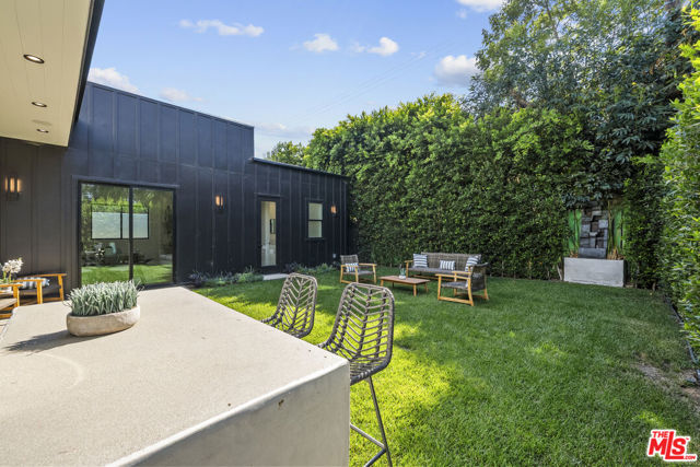 5741 Newcastle Avenue, Encino CA: https://media.crmls.org/mediaz/b7de331d-f137-4574-9a15-391371be2a4b.jpg