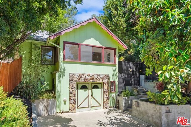 3870 Udell Court, Los Angeles, California 90027, 2 Bedrooms Bedrooms, ,1 BathroomBathrooms,Single Family Residence,For Sale,Udell,24422935