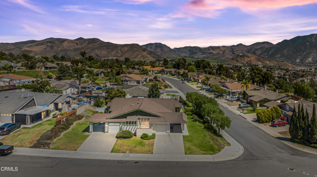 4934 Alta Colina Road, Camarillo CA: https://media.crmls.org/mediaz/b7dead99-c7cd-47b2-8267-defae5bb1203.jpg