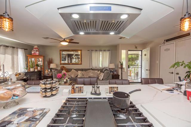 1010 Bobier Dr E, Vista CA: https://media.crmls.org/mediaz/b7df5c88-4049-41f5-929e-1b1628041e1a.jpg
