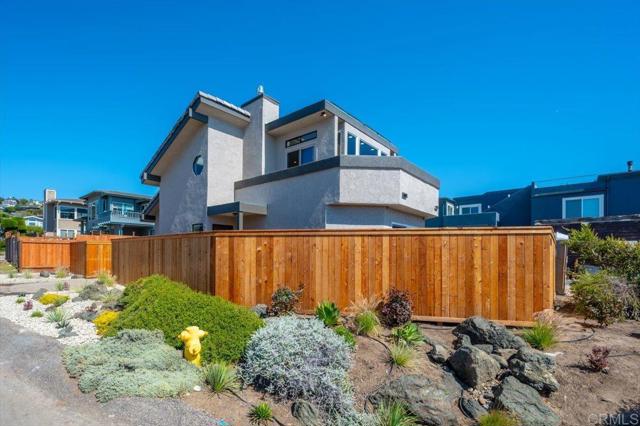 Detail Gallery Image 8 of 52 For 1980 Sherwood Dr, Cambria,  CA 93428 - 2 Beds | 2 Baths