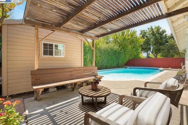 1059 Lakehurst Rd, Livermore CA: https://media.crmls.org/mediaz/b7df7724-12f0-4ed2-bace-a03e7dc2b008.jpg