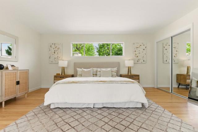 279 Oakhurst Place, Menlo Park CA: https://media.crmls.org/mediaz/b7e007c4-b1b1-4191-8e2a-6bad8080c77d.jpg