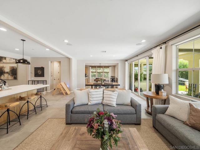 916 Camino Aldea, Chula Vista CA: https://media.crmls.org/mediaz/b7e04862-c45f-4166-b382-beae2c8c1d97.jpg