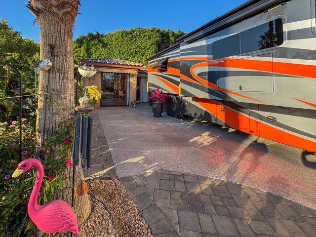 80394 Ave 48, Indio CA: https://media.crmls.org/mediaz/b7e08c45-4d07-47bf-8776-ca31c8345520.jpg