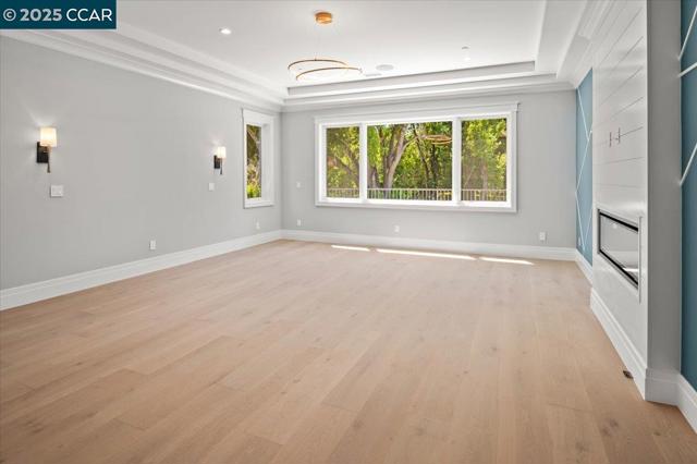 74 Middlefield Rd, Atherton CA: https://media.crmls.org/mediaz/b7e0a3b4-90e5-4a73-9d78-f77c70e2d143.jpg