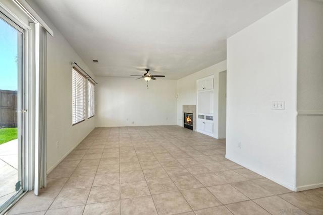 4811 Ventana Way, Oceanside CA: https://media.crmls.org/mediaz/b7e0a6f6-116a-473d-98ee-f209a1fb5a82.jpg