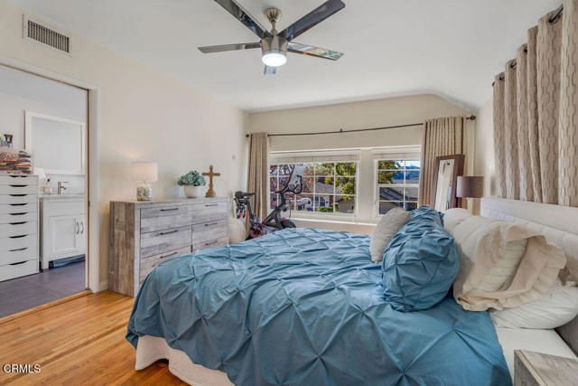 3547 Mevel Place, La Crescenta CA: https://media.crmls.org/mediaz/b7e0bc90-994b-4180-b65c-73b21d59d31c.jpg