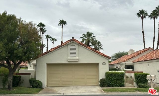 43570 Via Majorca, Palm Desert CA: https://media.crmls.org/mediaz/b7e0f35c-cfbf-419b-a4c2-9de3e0597a84.jpg