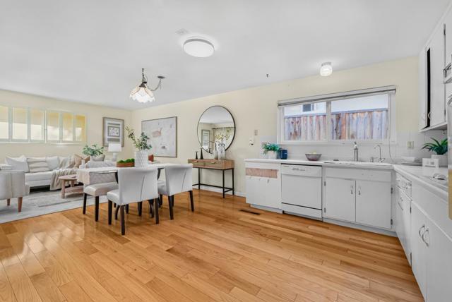 1694 Hyde Drive, Los Gatos CA: https://media.crmls.org/mediaz/b7e1153d-41d2-4372-b959-d33c05081fc0.jpg
