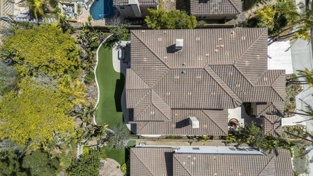 11649 Thistle Hill Pl, San Diego CA: https://media.crmls.org/mediaz/b7e181c8-02eb-4494-bb98-c50663b00c06.jpg