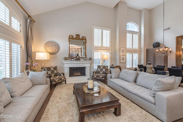 48 Golden Glen Drive, Simi Valley CA: https://media.crmls.org/mediaz/b7e1caa8-4c23-482f-b04d-62a1921aee6b.jpg