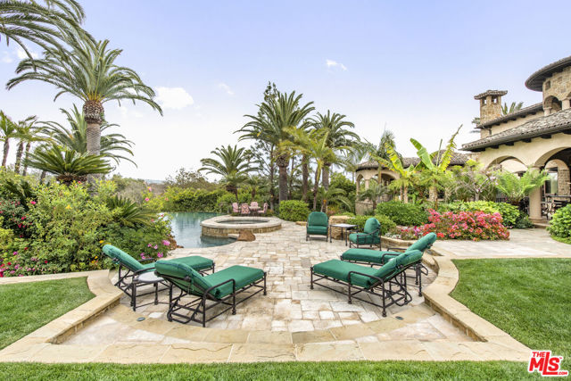 427 La Marina Drive, Camarillo CA: https://media.crmls.org/mediaz/b7e1e207-4795-4d48-ac91-0810586e576f.jpg