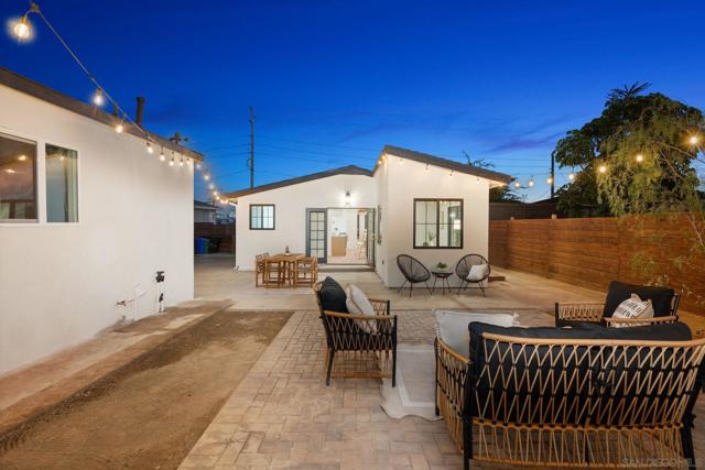 1566 Evergreen St, San Diego CA: https://media.crmls.org/mediaz/b7e2010c-abd0-482f-8c2c-67cd5e4a81e2.jpg