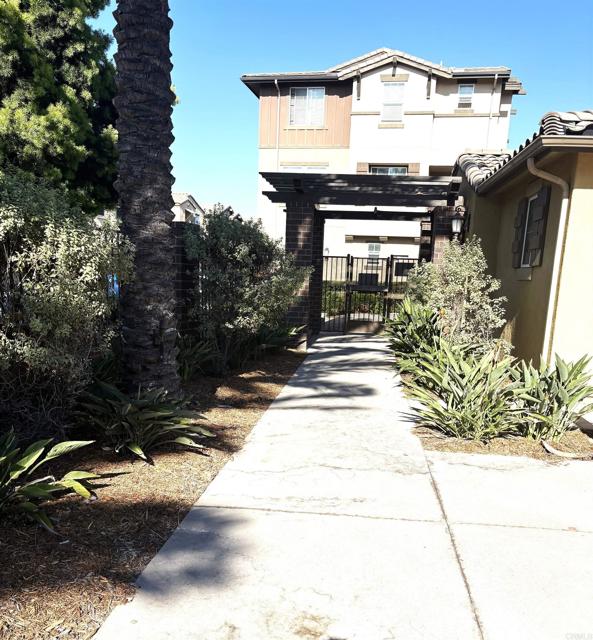 5427 SAN ROBERTO, San Diego CA: https://media.crmls.org/mediaz/b7e2a3c0-ae65-427d-8839-7d3537f2c141.jpg