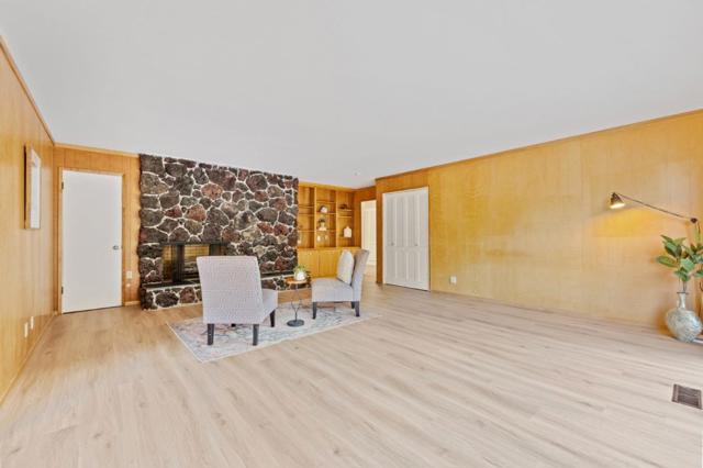 942 Viewridge Drive, San Mateo CA: https://media.crmls.org/mediaz/b7e2c9cc-68ca-4b40-9a4f-d3e52e673123.jpg