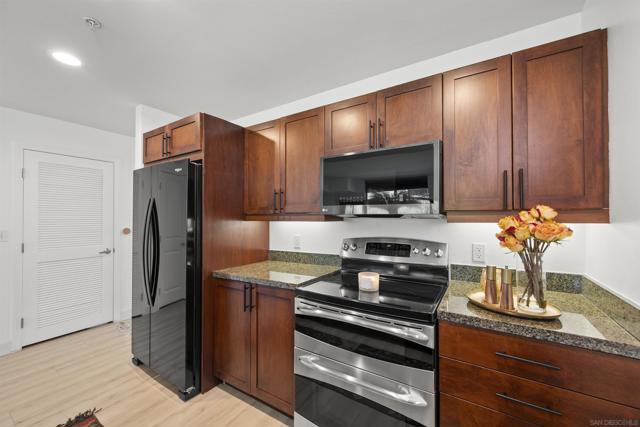 206 Park Blvd, San Diego CA: https://media.crmls.org/mediaz/b7e2e699-7c18-4e12-b97d-2fb65198e2fe.jpg
