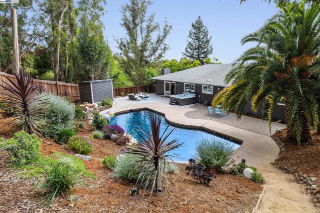 441 FOX HILLS COURT, Oakland CA: https://media.crmls.org/mediaz/b7e2ff20-ea76-4701-a651-9ead9f804127.jpg