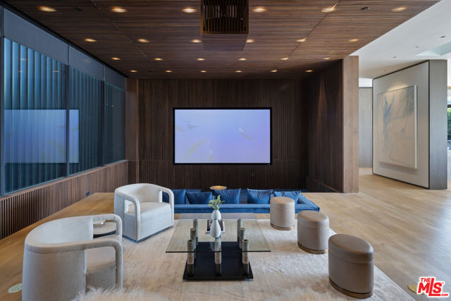 615 N Faring Road, Los Angeles CA: https://media.crmls.org/mediaz/b7e31bce-f89b-4ee9-996e-2bc3c8377992.jpg