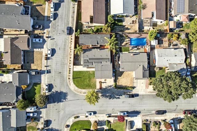 1297 Chesbro Way, Gilroy CA: https://media.crmls.org/mediaz/b7e329b6-197e-490e-b7b8-a60d26cc1dc9.jpg