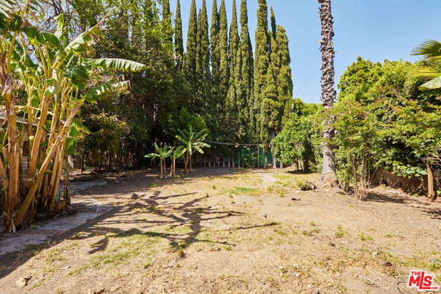 14273 Greenleaf Street photo 3
