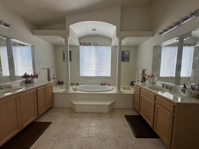 5116 Impala Run Place, Antelope CA: https://media.crmls.org/mediaz/b7e3d4a1-c0d3-4f13-9fbc-66df977c1629.jpg