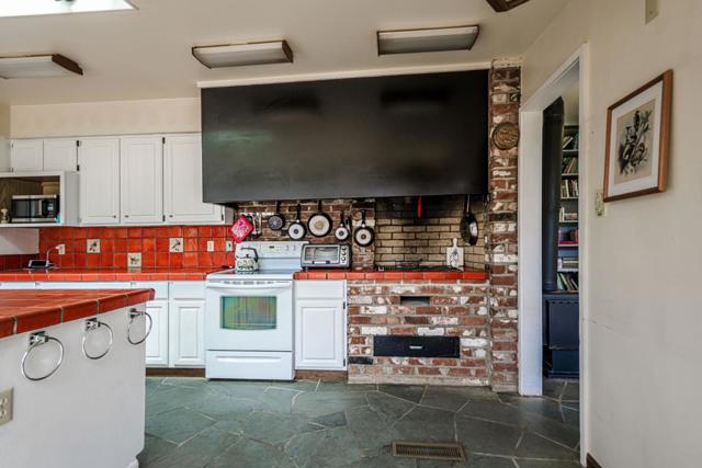 640 Los Trancos Road,  CA: https://media.crmls.org/mediaz/b7e43a68-011c-4253-8aec-1991d57bd33d.jpg