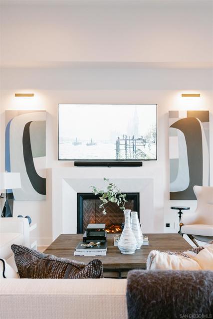2365 Via Siena, La Jolla CA: https://media.crmls.org/mediaz/b7e4620d-fdad-4f5e-8057-04244875a5dc.jpg