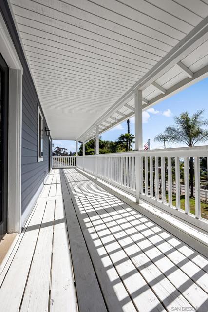 235 Loma Vista Pl, El Cajon CA: https://media.crmls.org/mediaz/b7e48ebc-5e19-4267-a166-3cc479bb0da6.jpg