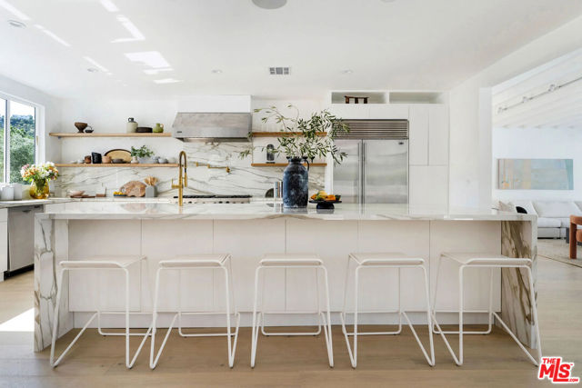 2600 Zorada Drive, Los Angeles CA: https://media.crmls.org/mediaz/b7e4b1f2-92f1-4c38-9f18-0e08099fe1b0.jpg
