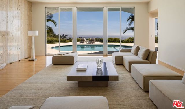 340 Trousdale Place, Beverly Hills CA: https://media.crmls.org/mediaz/b7e4ed34-92ba-444a-ace3-12049c9e8813.jpg