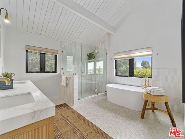 2304 Vestal Avenue, Los Angeles CA: https://media.crmls.org/mediaz/b7e51505-cc4b-4013-9f8f-1eaf4192deb8.jpg