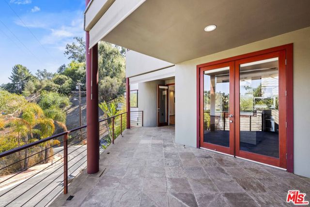 2222 Bancroft Avenue, Los Angeles CA: https://media.crmls.org/mediaz/b7e54d28-11a6-4404-a74b-3c9b6c020a37.jpg