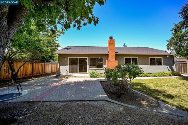 2848 Biddleford Dr, San Ramon CA: https://media.crmls.org/mediaz/b7e57220-883b-4023-8715-8d3477fecc59.jpg