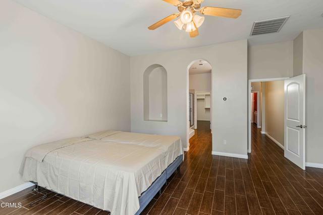 15617 Screaming Eagle Avenue, Bakersfield CA: https://media.crmls.org/mediaz/b7e63476-68c9-4459-8fbe-3805e735b43a.jpg