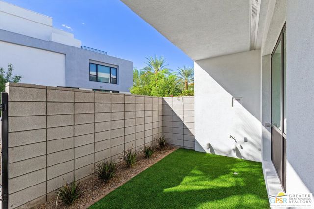 906 Cameron Center Drive, Palm Springs, CA 92264