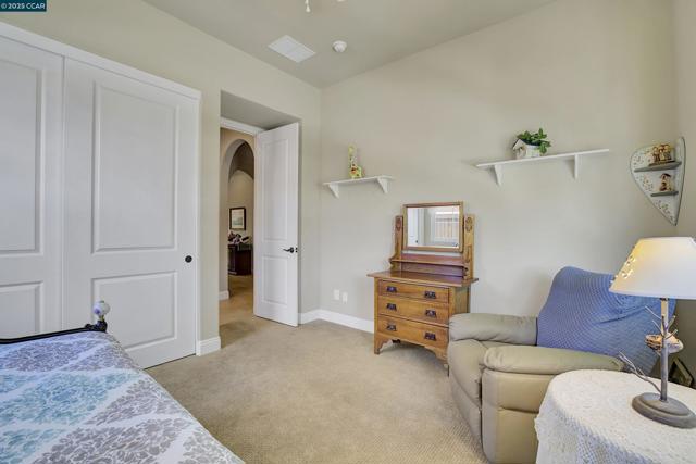 1648 Chianti Ln, Brentwood CA: https://media.crmls.org/mediaz/b7e71954-d046-47c9-9bd4-1a6a3843d5a2.jpg