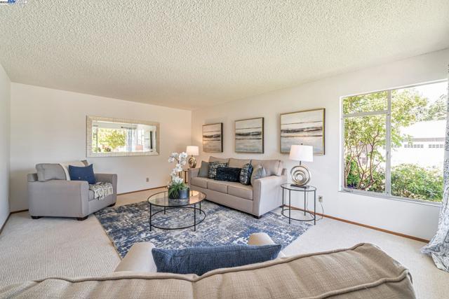 801 E Angela St, Pleasanton CA: https://media.crmls.org/mediaz/b7e745fa-da98-41e9-af10-ebf96e9b1ee1.jpg