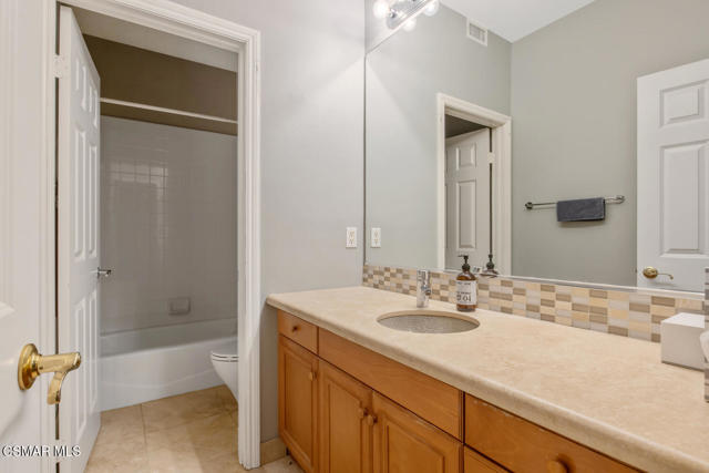 5419 Via Olas, Newbury Park CA: https://media.crmls.org/mediaz/b7e77809-9662-432b-8ae6-7f84803bb54a.jpg