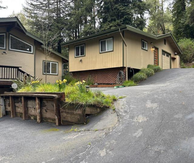 450 Bernstein Drive, Boulder Creek CA: https://media.crmls.org/mediaz/b7e7c8ad-d9f0-4cda-8dd3-29292f5c076d.jpg