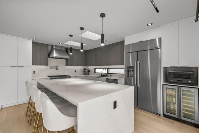 243 Aviador Avenue, Millbrae CA: https://media.crmls.org/mediaz/b7e7deb7-a71a-47af-ac9f-e7eb790c21d8.jpg