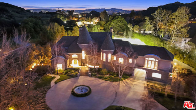 22510 La Quilla Drive, Chatsworth CA: https://media.crmls.org/mediaz/b7e7e6e4-afda-435b-9f8e-8537b10ee3c2.jpg