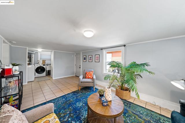 1547 68Th Ave, Oakland CA: https://media.crmls.org/mediaz/b7e7ef97-e470-4adf-99e1-69be6faef005.jpg
