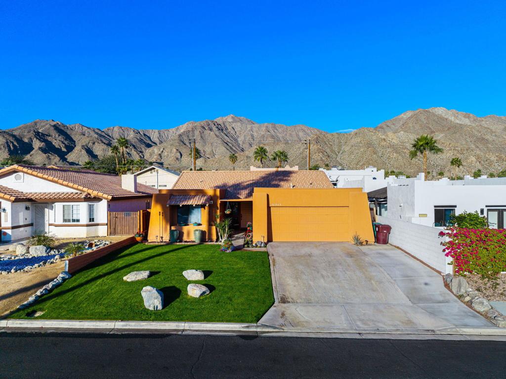 54545 Avenida Obregon