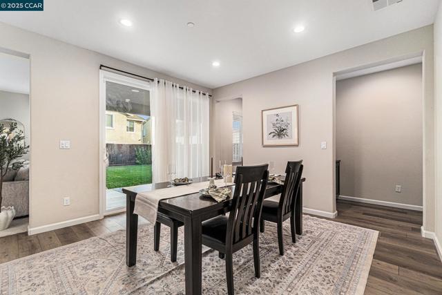 208 Littleton St, Oakley CA: https://media.crmls.org/mediaz/b7e85368-a93f-4377-9a73-9c7d826190a0.jpg